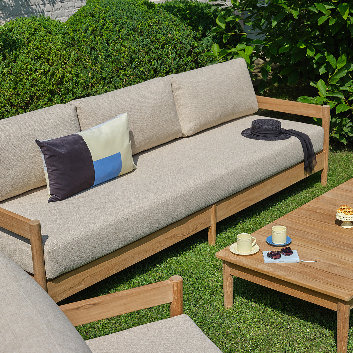 CALVI - Mesa baja de jardín de teca maciza de 140 cm