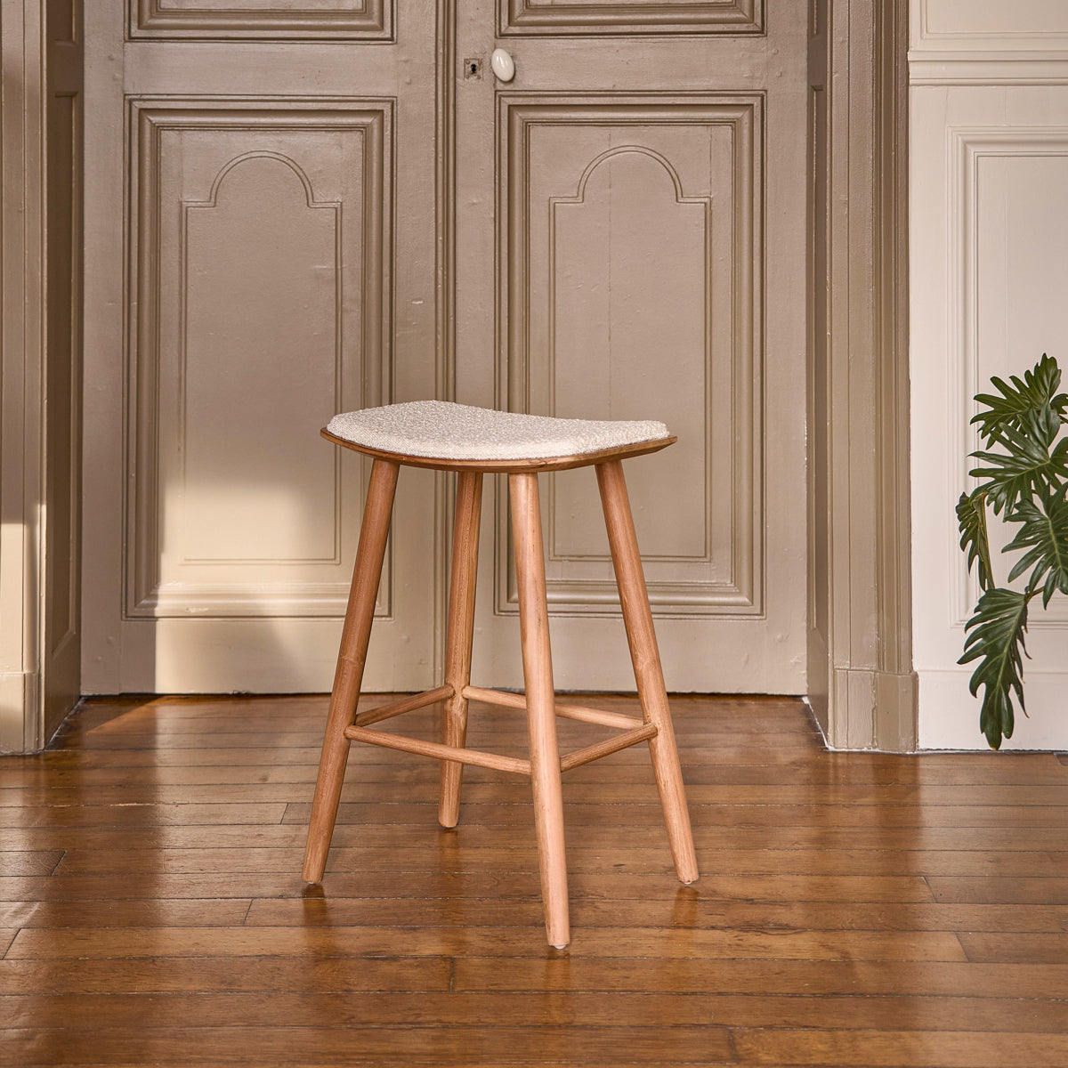 AMBRE - Taburete de teca maciza, asiento de bouclette 65 cm