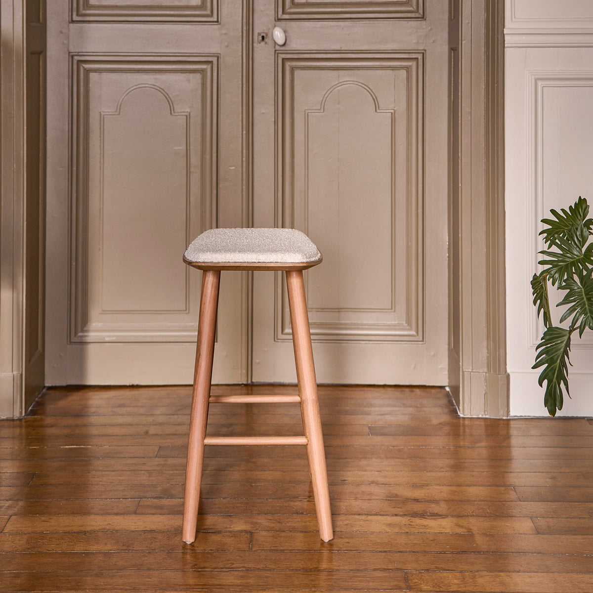AMBRE - Taburete de teca maciza, asiento de bouclette 65 cm
