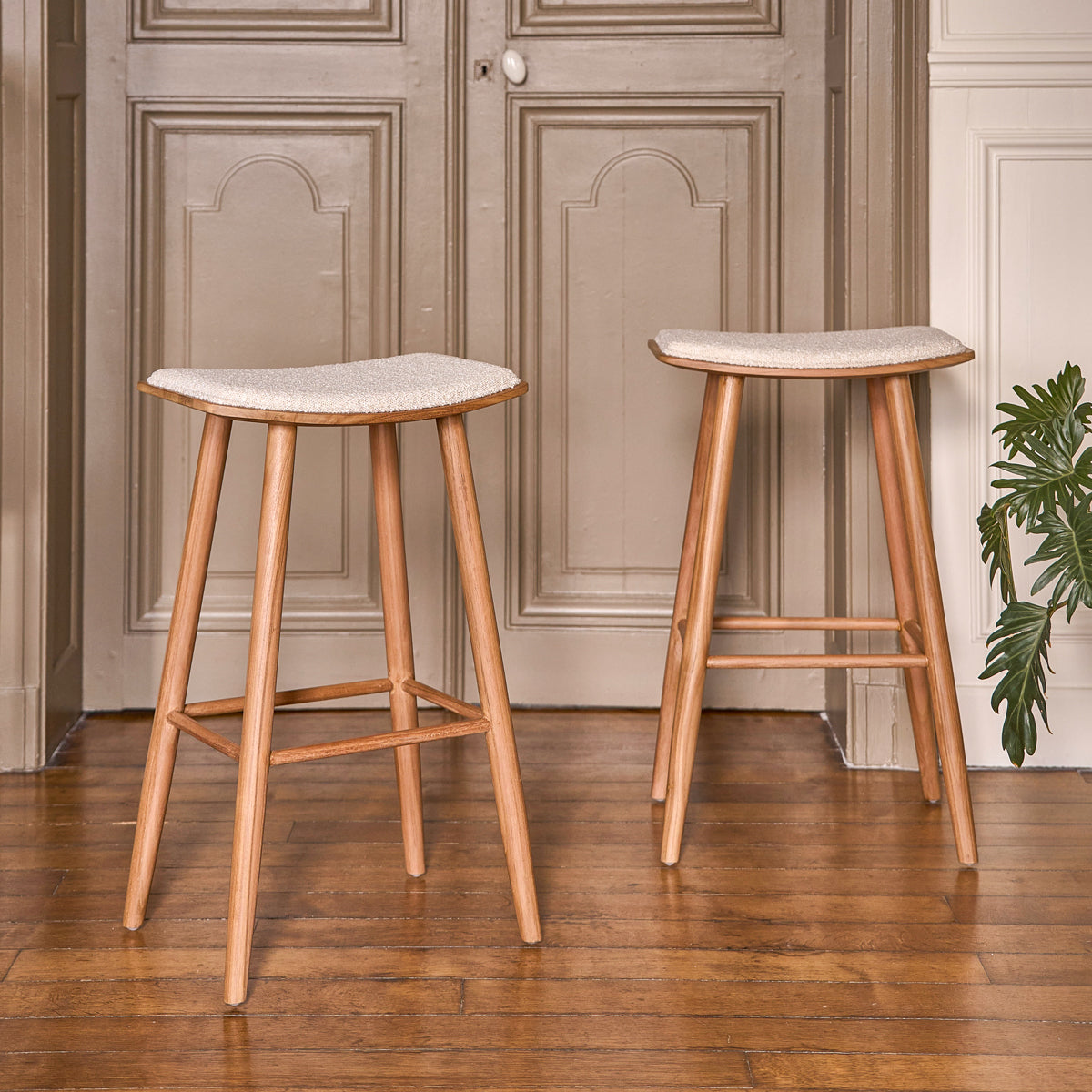 AMBRE - Lote de 2 taburetes de teca maciza, asiento bouclette 75 cm