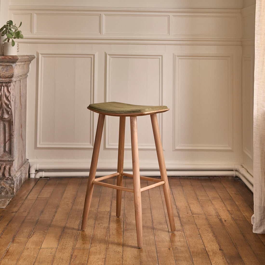 AMBRE - Taburete de teca maciza con asiento de terciopelo acanalado 75 cm
