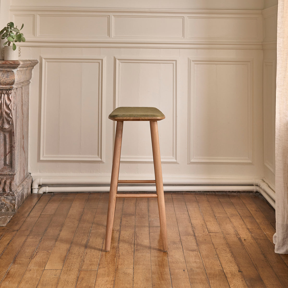 AMBRE - Taburete de teca maciza con asiento de terciopelo acanalado 75 cm