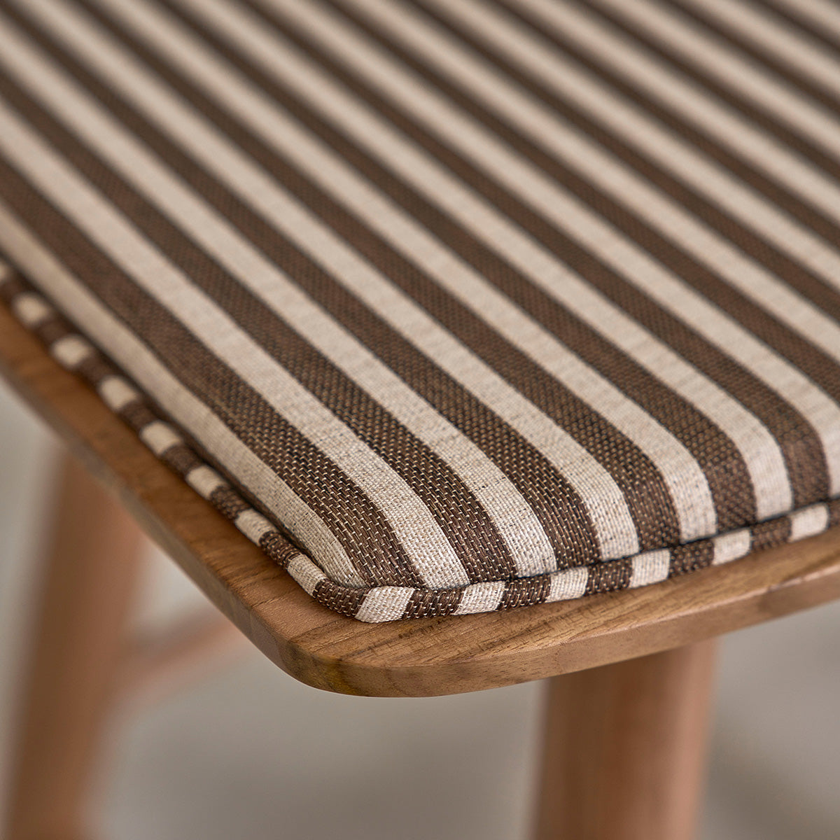 AMBRE - Taburete de teca maciza con asiento de rayas 45 cm