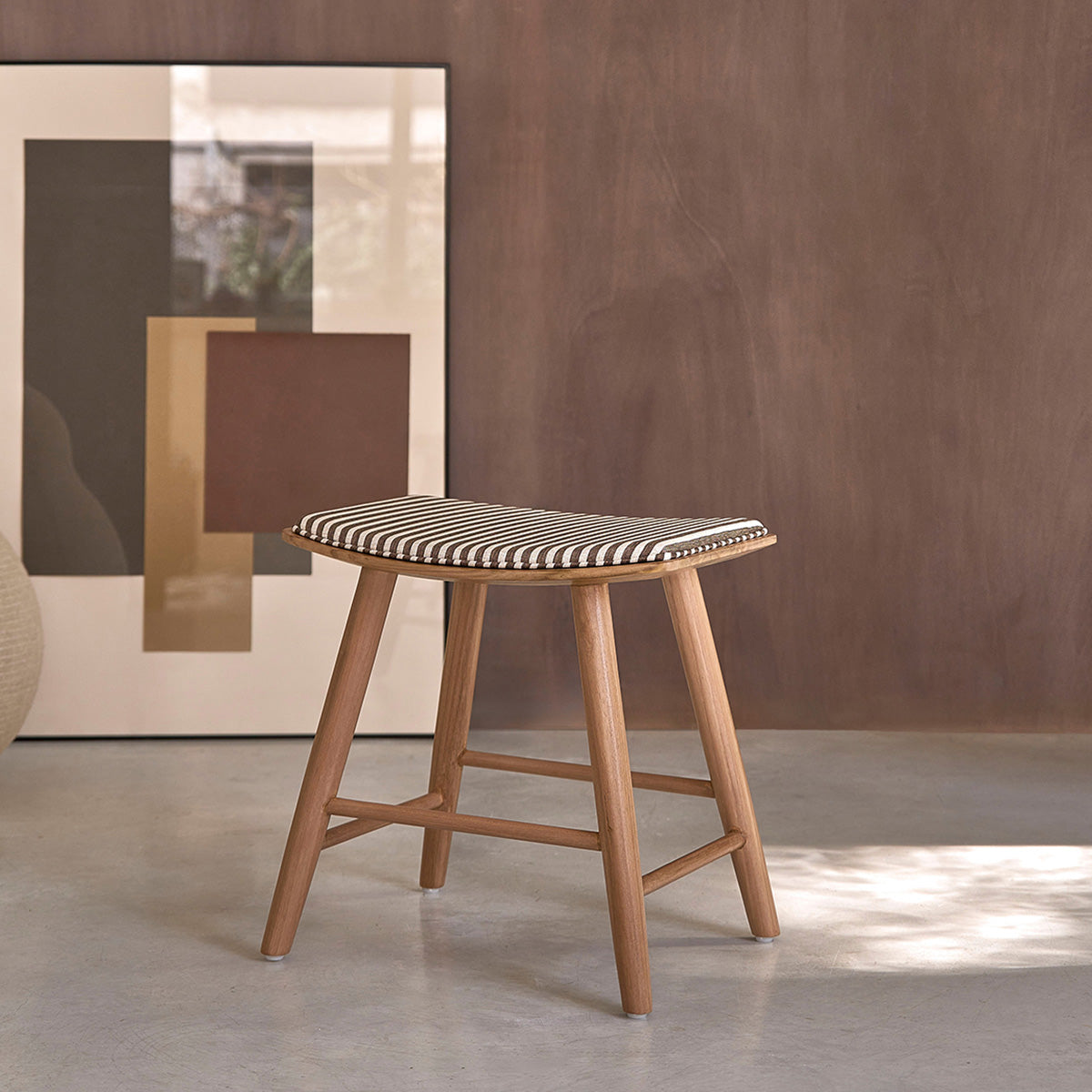 AMBRE - Lote de 2 taburetes de teca maciza con asiento de rayas 45 cm