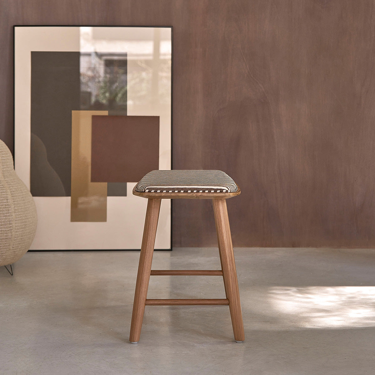 AMBRE - Lote de 2 taburetes de teca maciza con asiento de rayas 45 cm