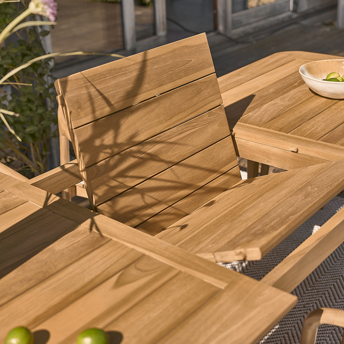 AUBE - Mesa de jardín extensible de teca maciza para 6/8 personas.