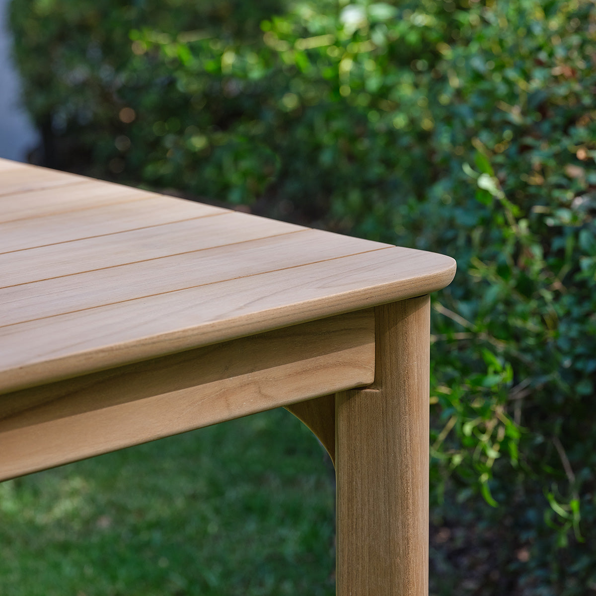 PIANA - Mesa de jardín de teca maciza para 8 personas.