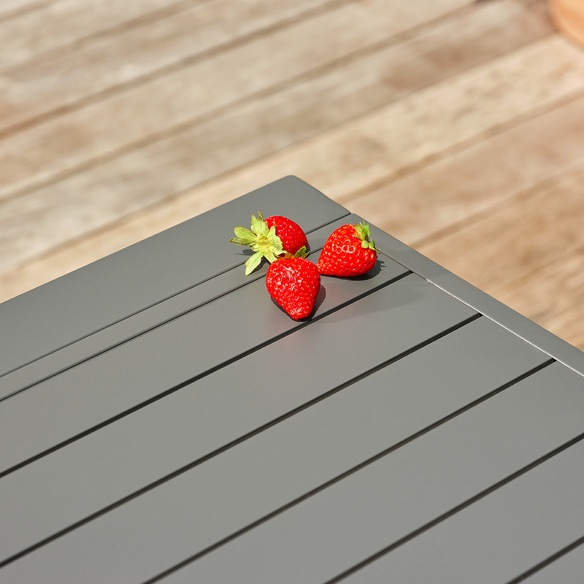 BASALT - Mesa de jardín extensible de aluminio gris para 6-10 personas.