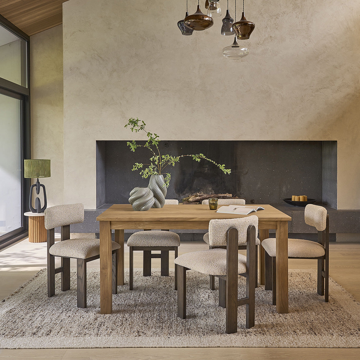 NOÉ - Silla de roble macizo marrón con tela bouclette beige