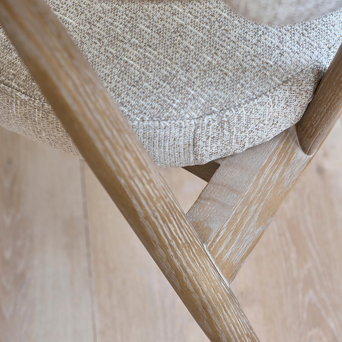 EUGÈNE - Sillón de madera de roble y tejido texturizado beige chiné