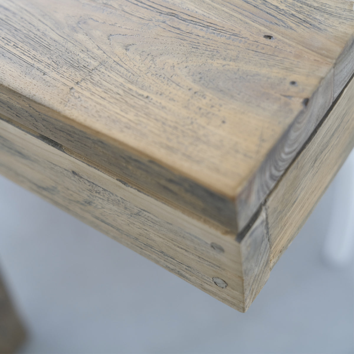 CARGO - Mesa extensible de teca maciza reciclada para 10 pers.