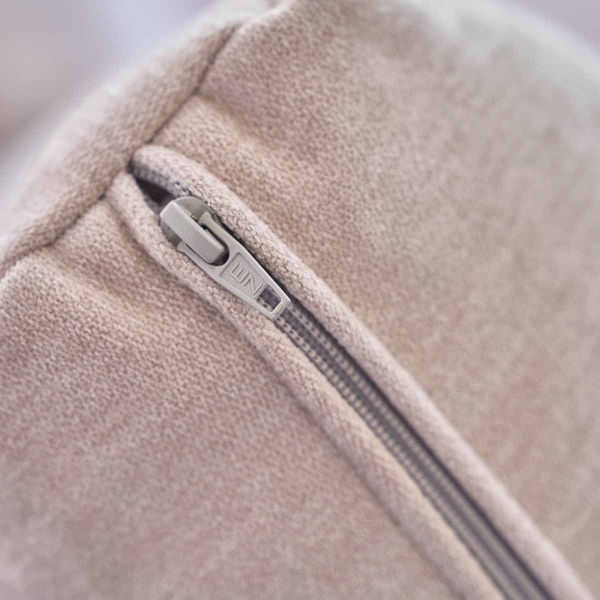 ONDINE - Sofá recto de 3 plazas de madera maciza y terciopelo beige chiné