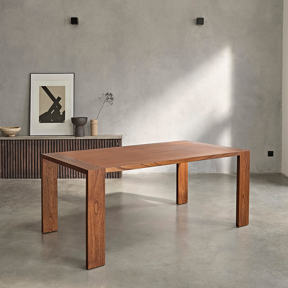 MILO - Mesa de mindi acabado nogal 8 pers.