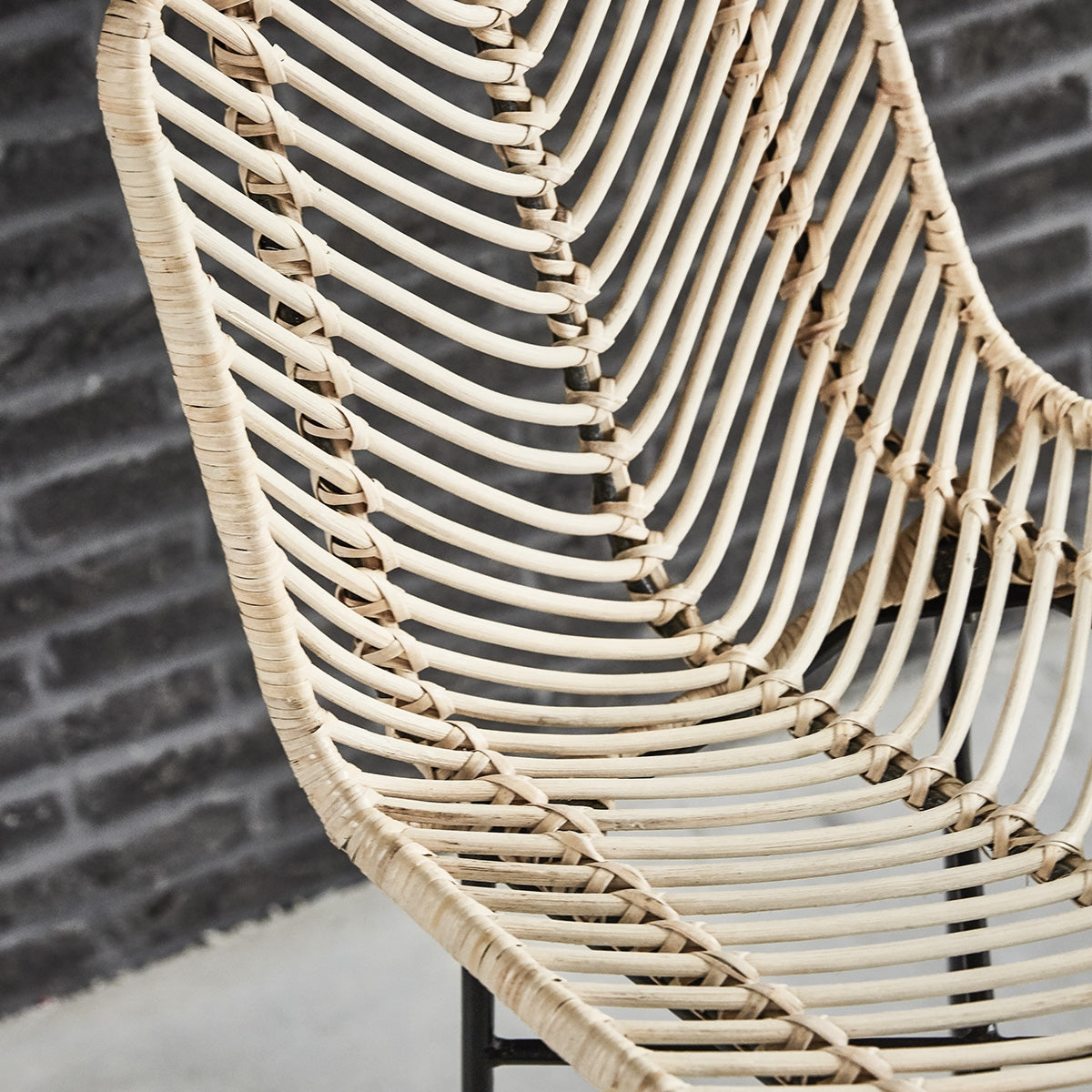 BOHEMA - Lote de 2 taburetes de ratán y metal