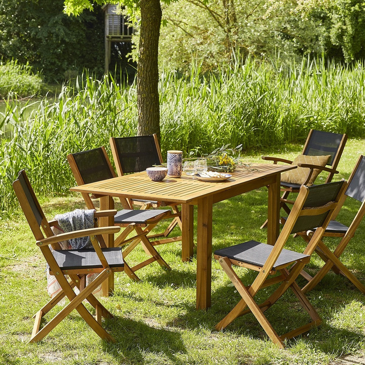 HANOÏ - Silla de exterior plegable de acacia maciza y textileno negro (juego de 2)