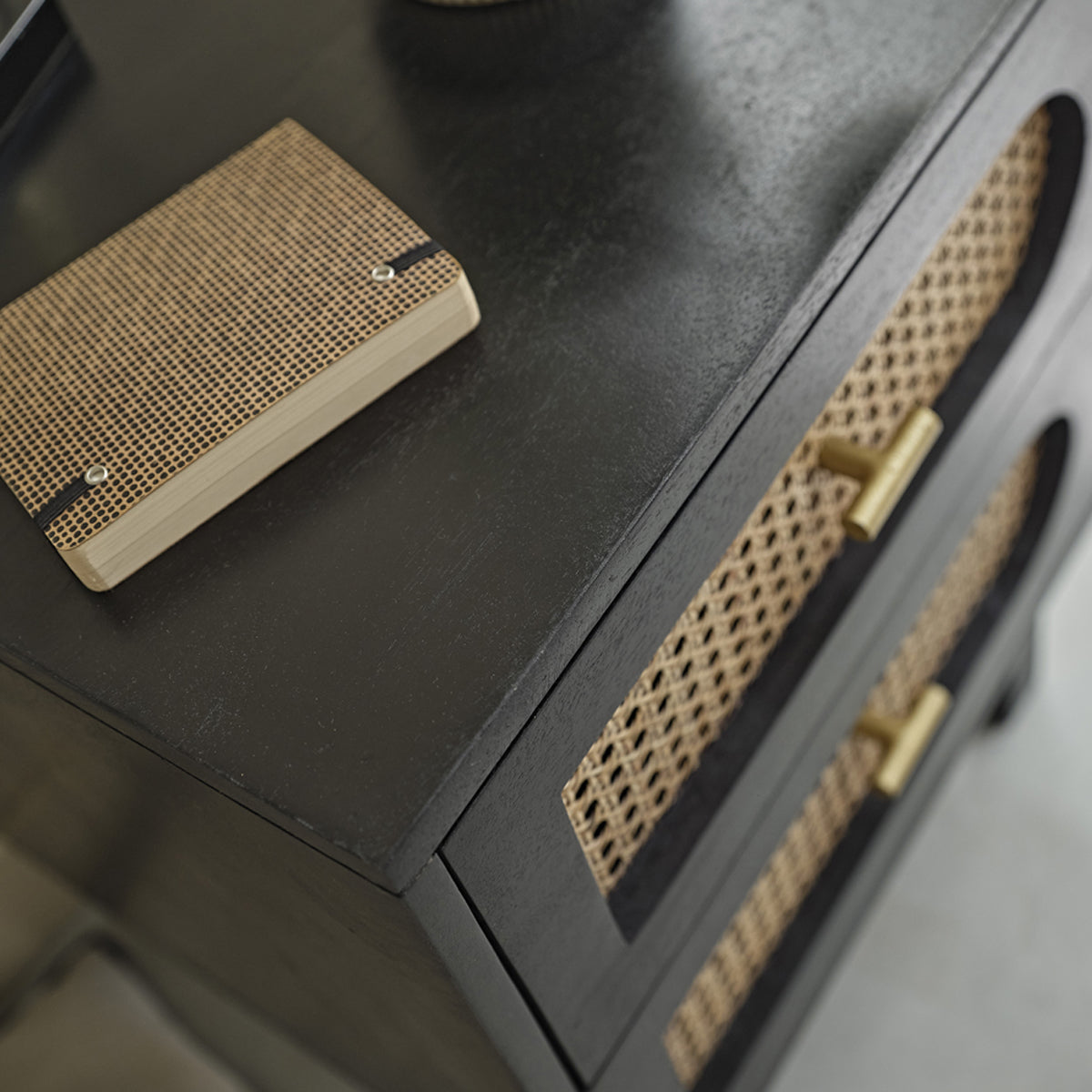 ZULMA - Mesita de noche de mango macizo y rejilla de 45 cm