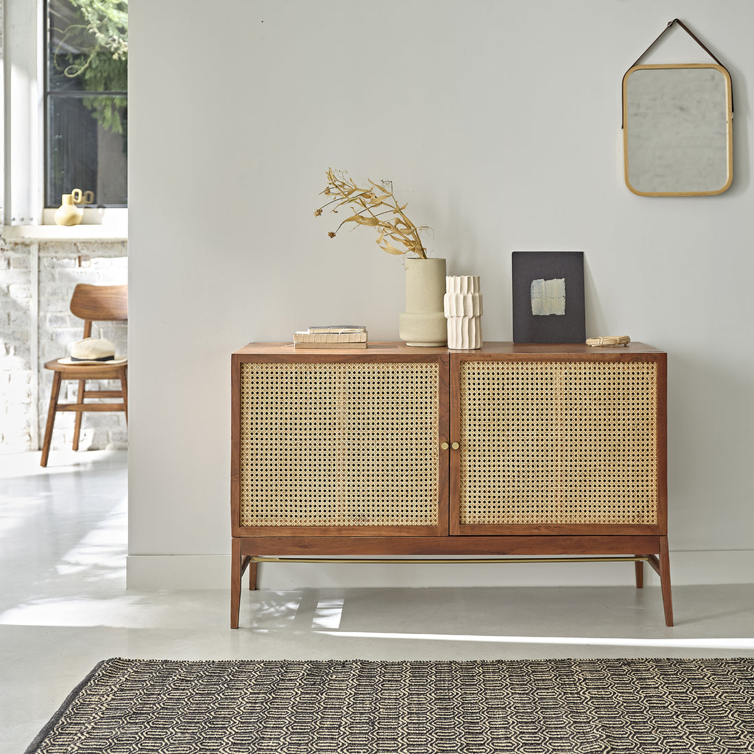 LEONTINE - Cómoda de acacia maciza acabado nogal y rejilla 120 cm