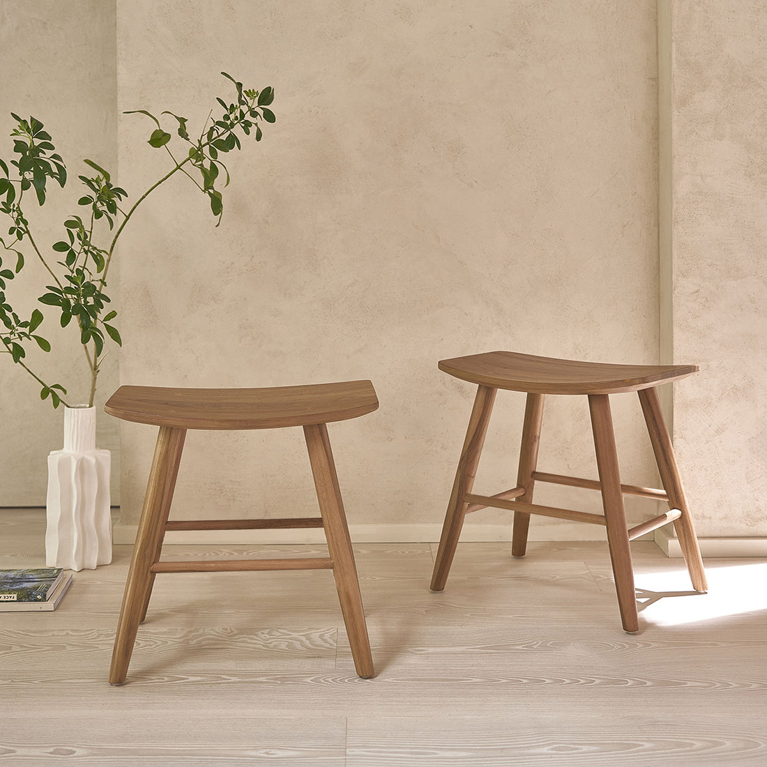 AMBRE - Lote de 2 taburetes de teca maciza 45 cm