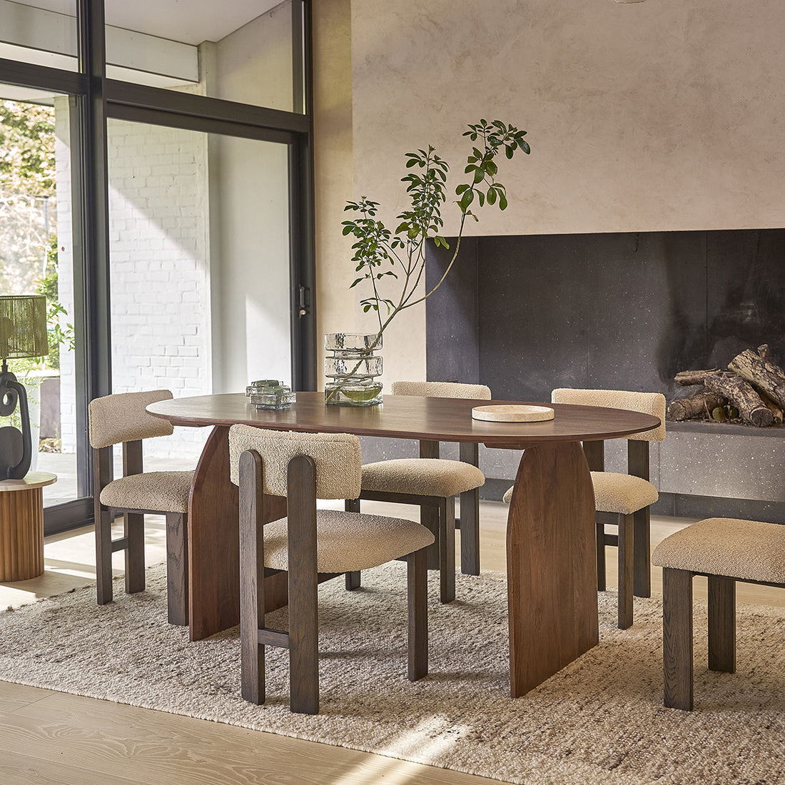 OCTAVIE - Mesa de mango macizo acabado de nogal para 6/8 pers.