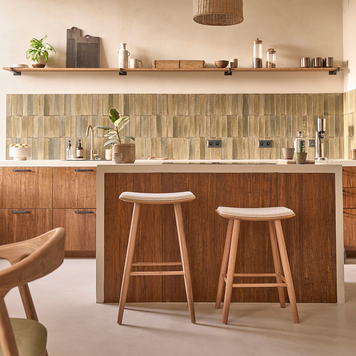 AMBRE - Lote de 2 taburetes de teca maciza, asiento bouclette 65 cm