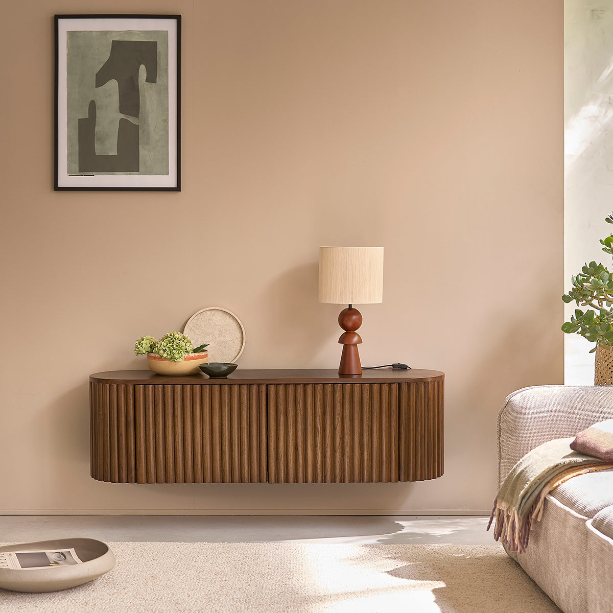 TRINIDAD - Mueble de TV suspendido de madera de mindi con acabado nogal 140 cm