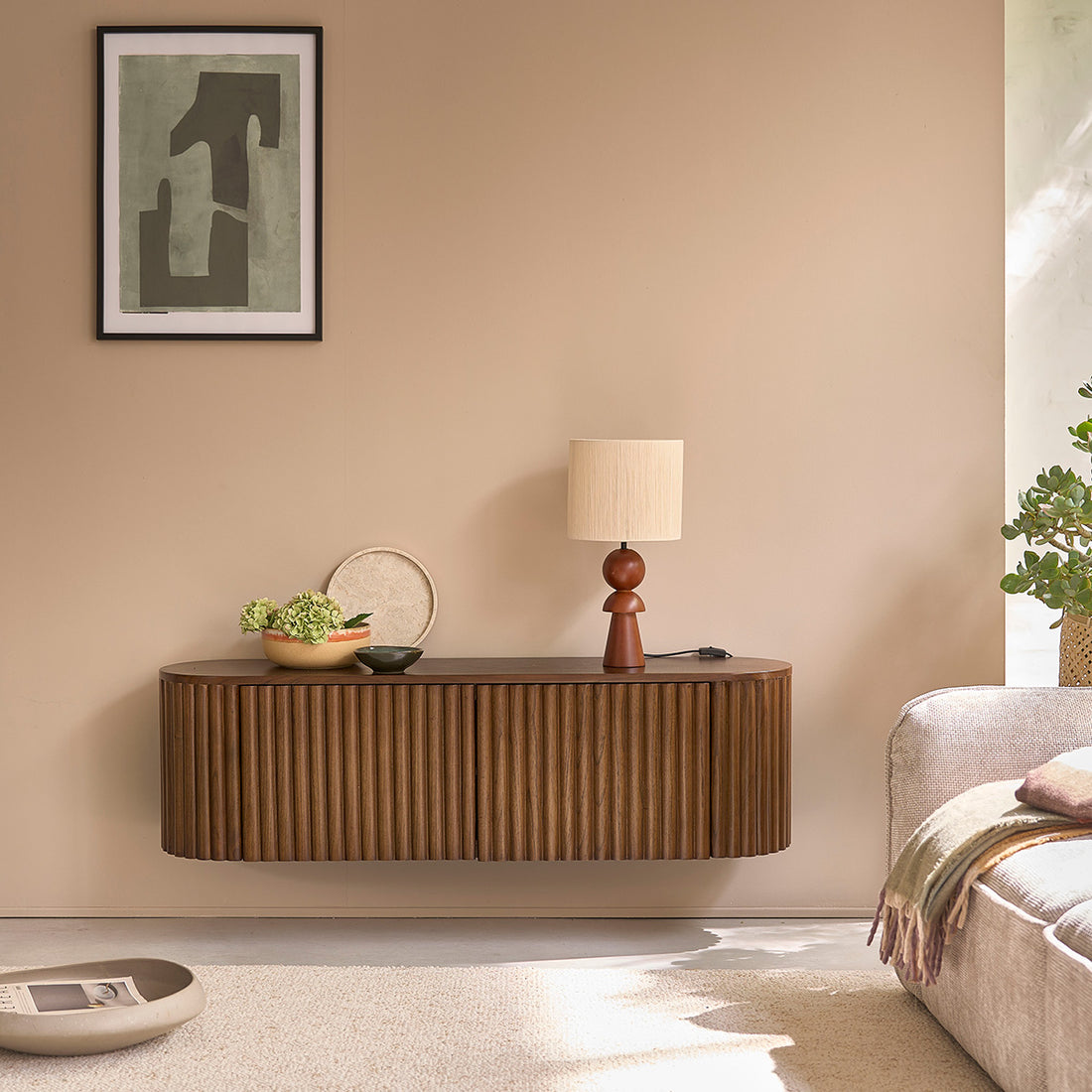 TRINIDAD - Mueble de TV suspendido de madera de mindi con acabado nogal 140 cm