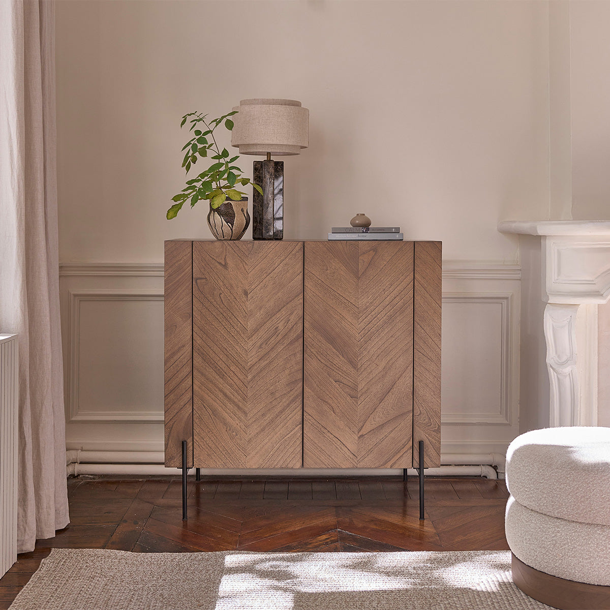 CALIX - Mueble bar de mindi macizo y metal acabado nogal 100 cm