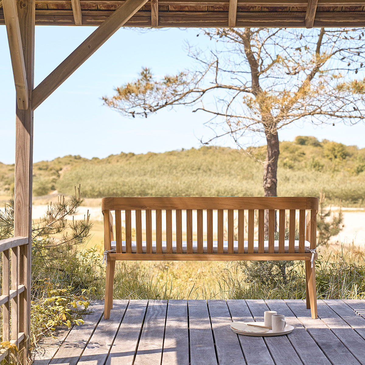 BARI - Banco de exterior redondeado de teca maciza de 150 cm con cojín
