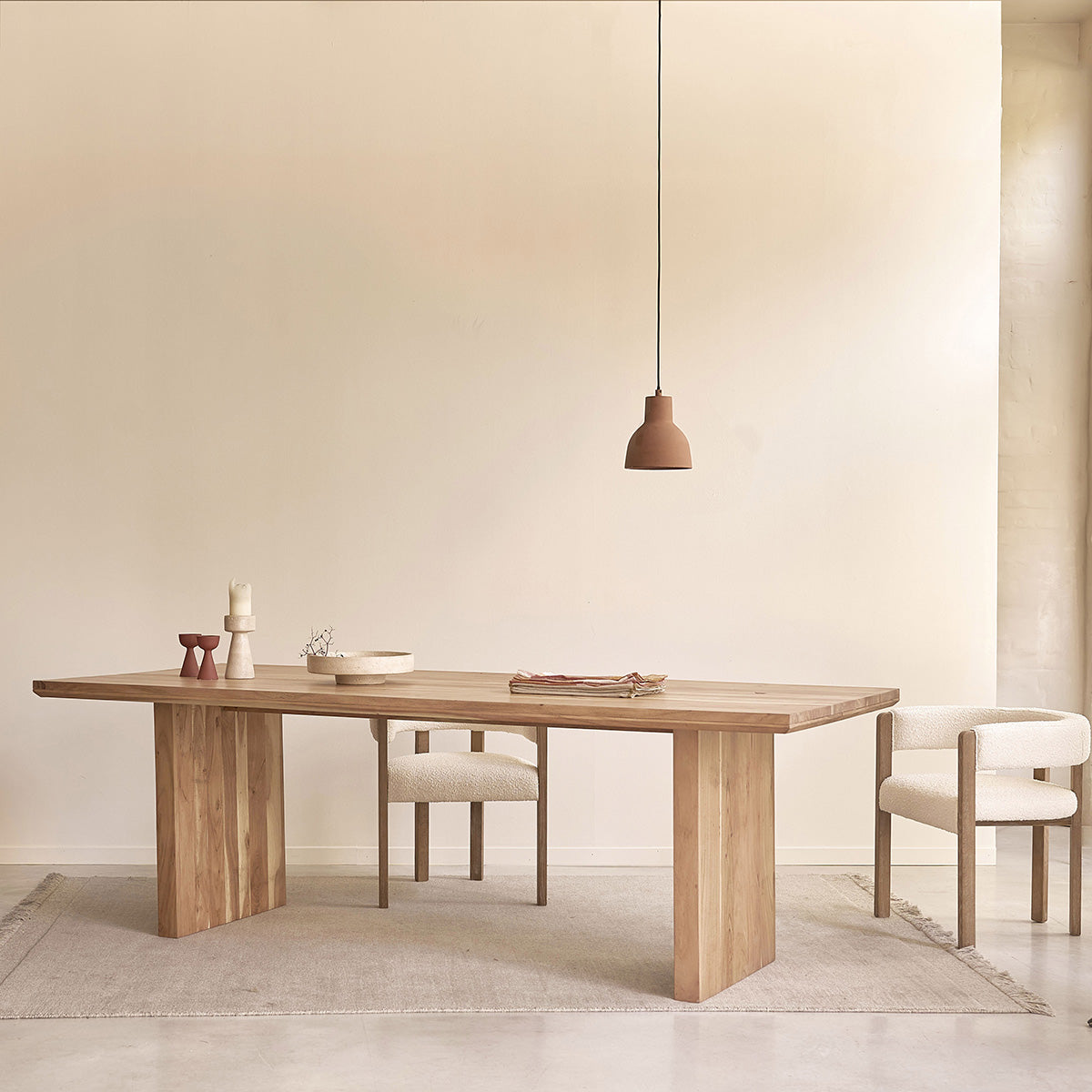 CALI - Mesa de madera maciza de acacia para 8 personas.