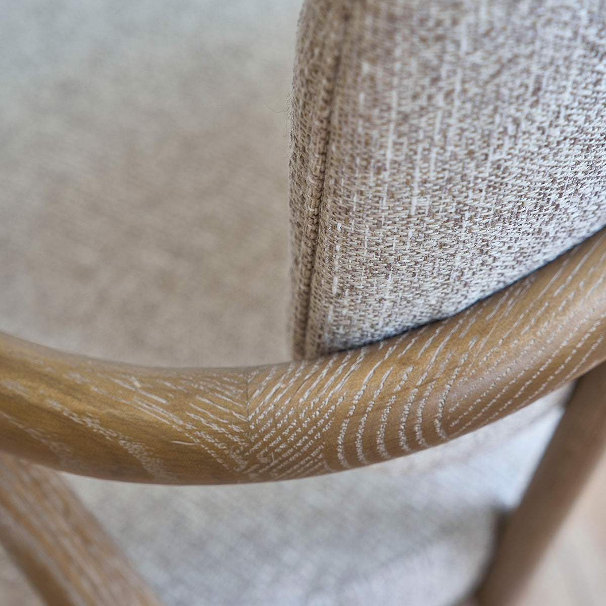 EUGÈNE - Sillón de madera de roble y tejido texturizado beige chiné