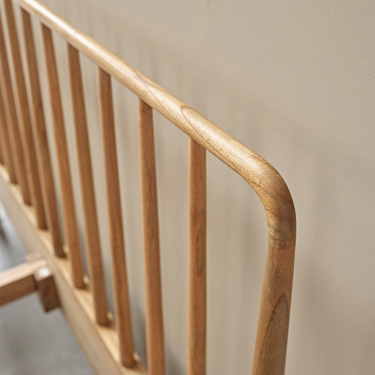 ESMEE - Cama de mindi macizo de 160 cm