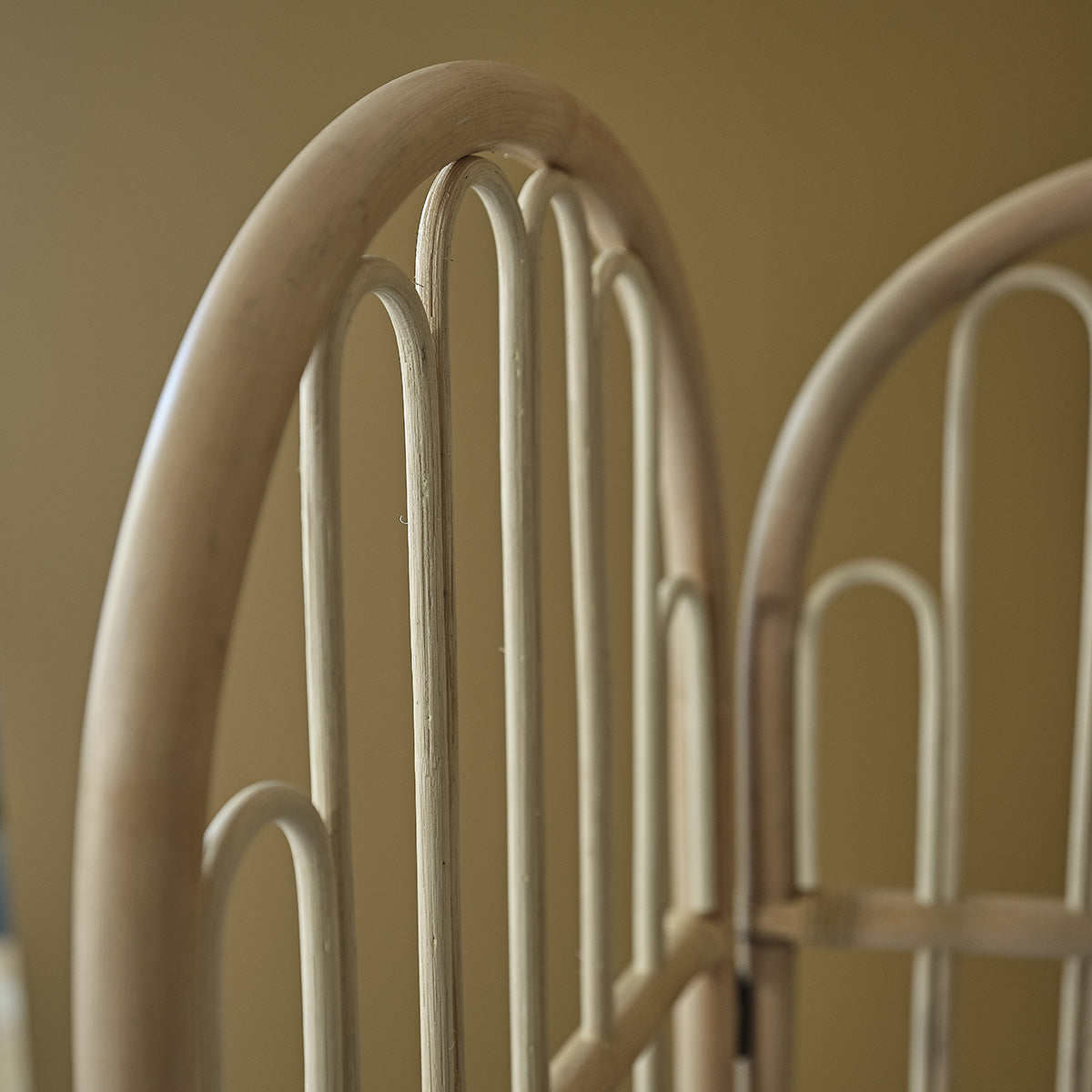 BOHO - Biombo de ratán calado