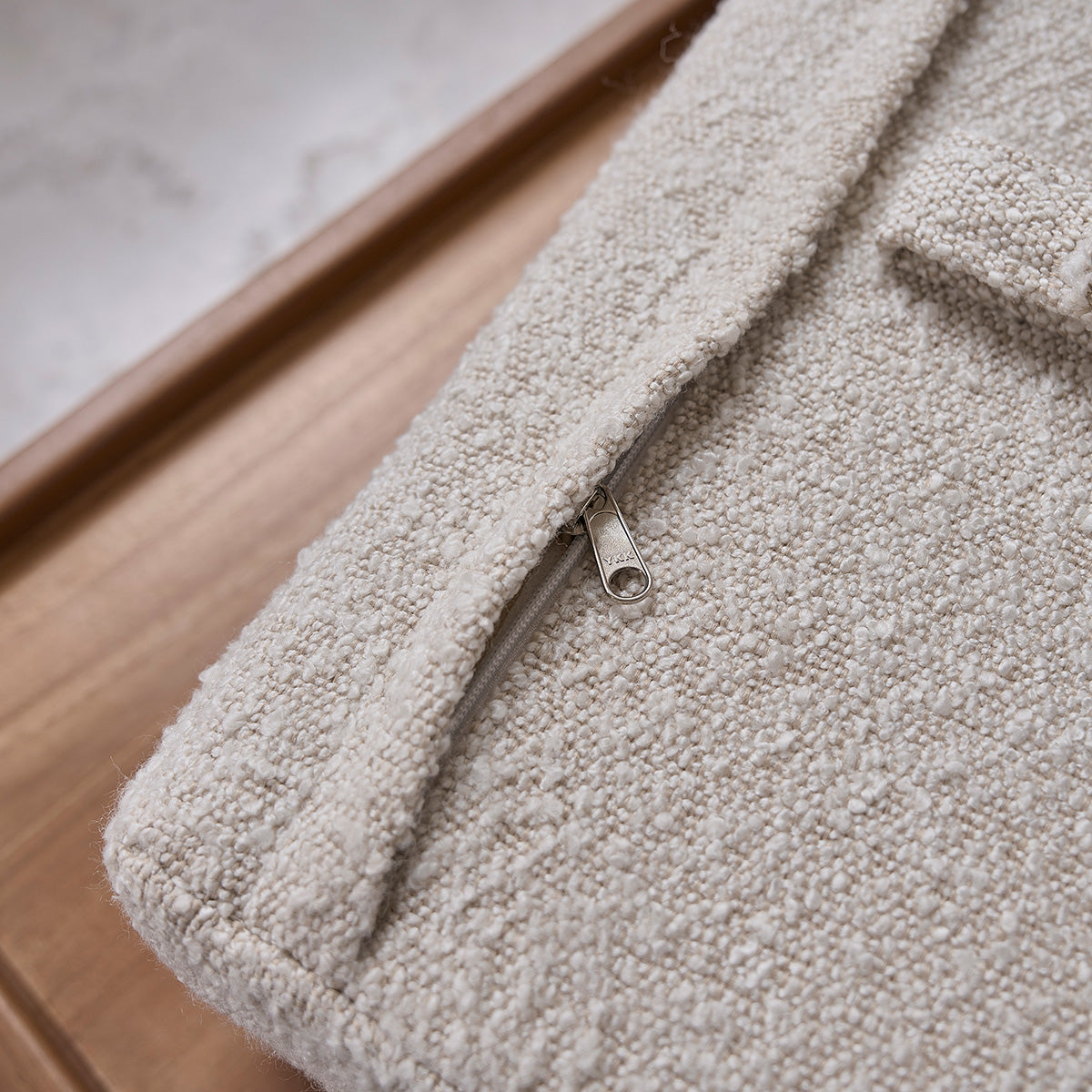 THÉODORE - Banco de teca maciza y tejido bouclette 140 cm