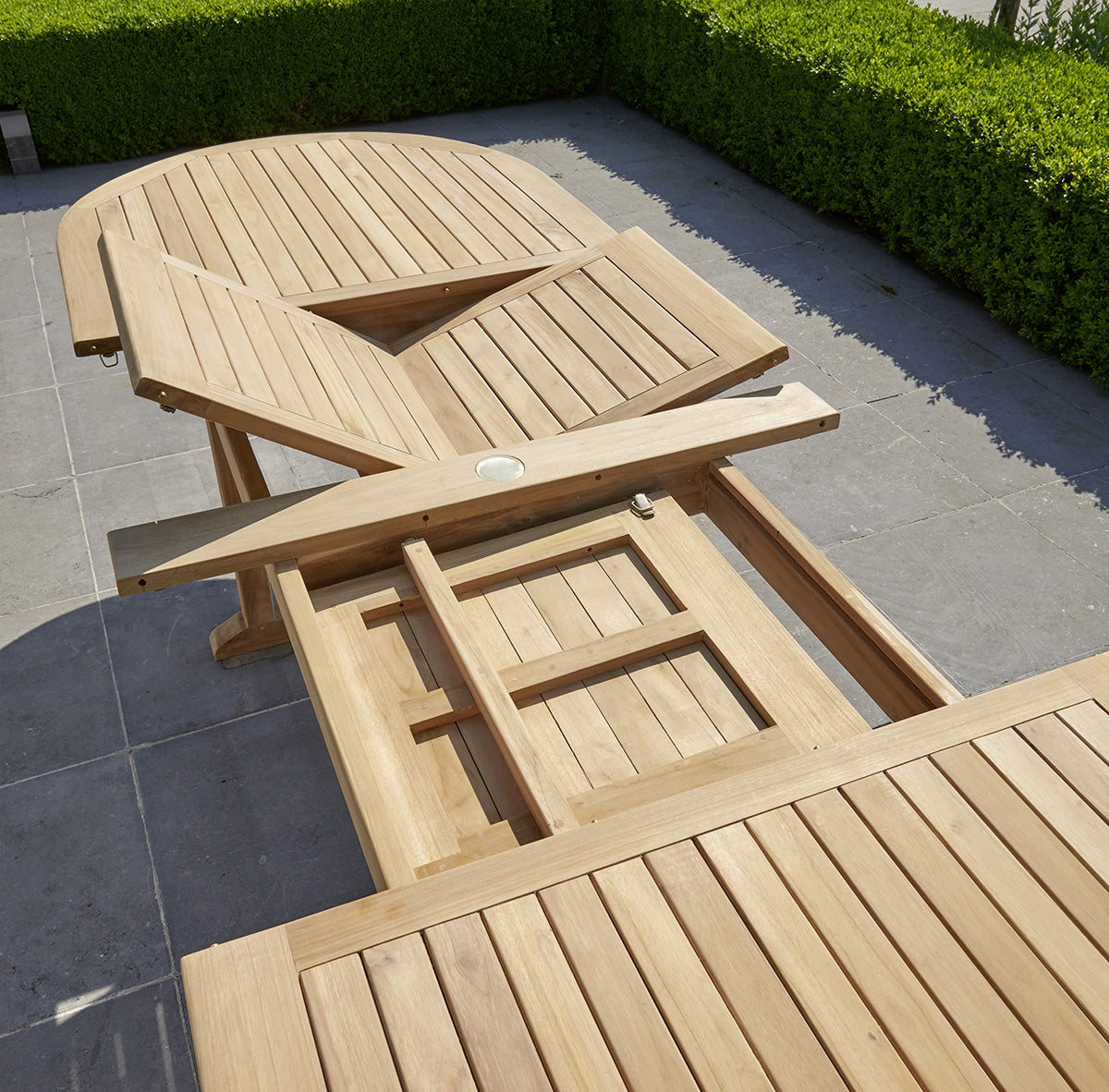 MIDLAND - Mesa de exterior ovalada extensible de teca maciza para 10/12 pers.