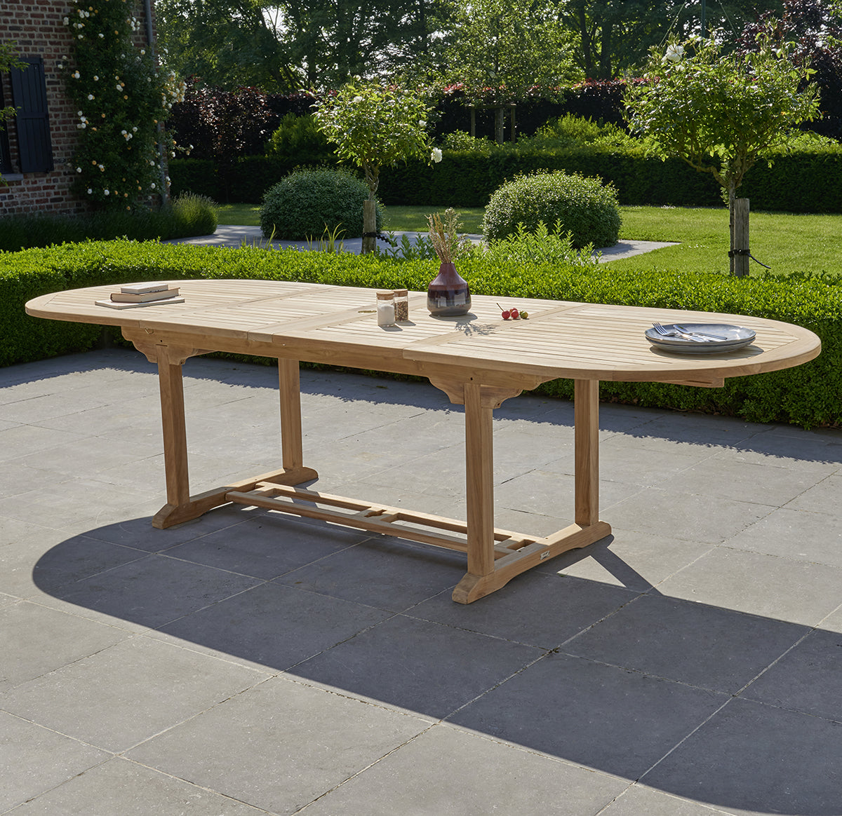 MIDLAND - Mesa de exterior ovalada extensible de teca maciza para 10/12 pers.
