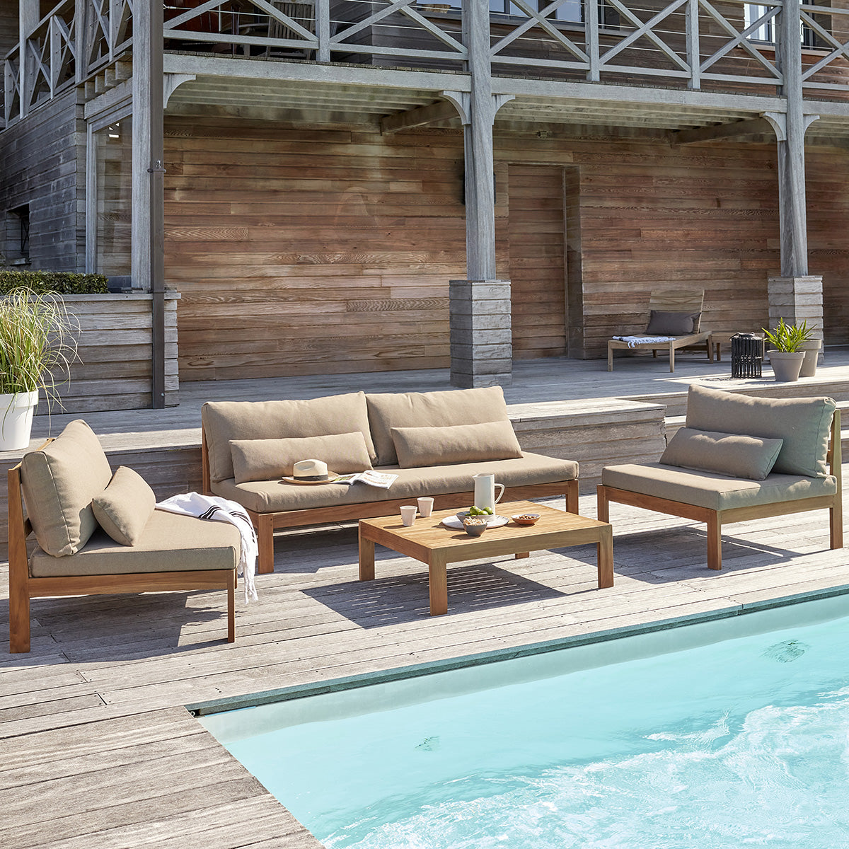 PALMA - Sofá de exterior de teca maciza color topo