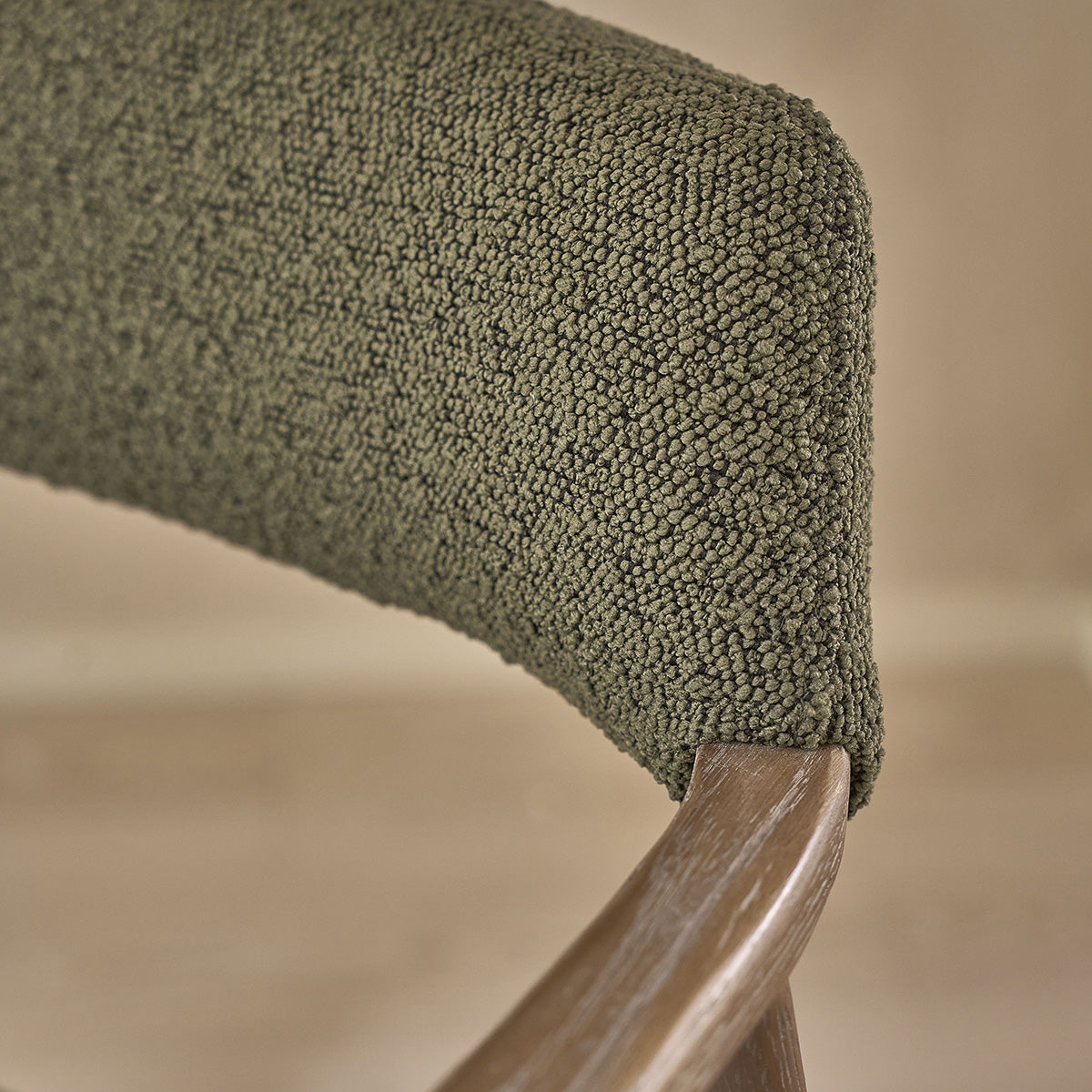 LUISA - Lote de 2 sillas de roble con tela bouclette caqui