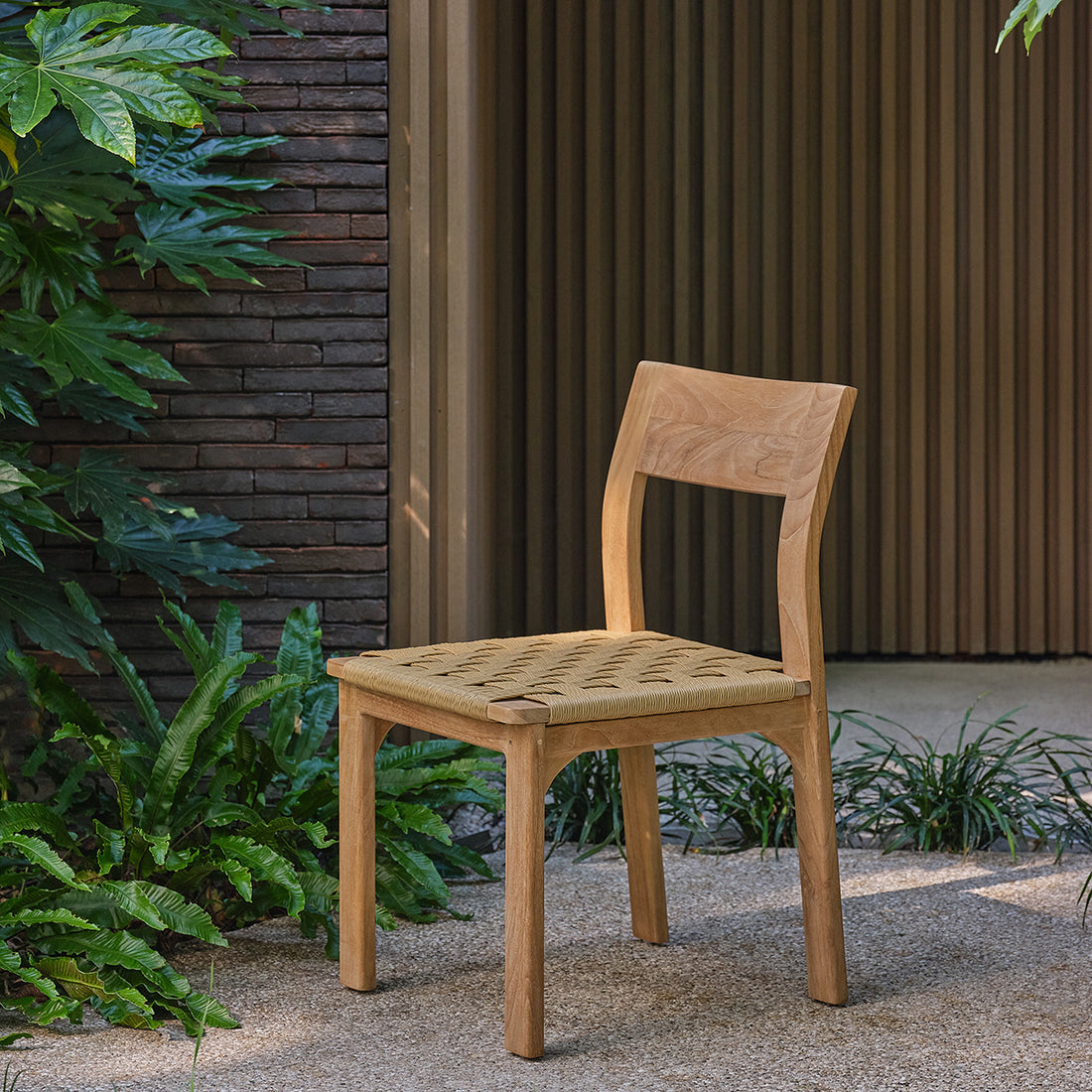 PIANA - Silla de jardín de teca maciza y ratán