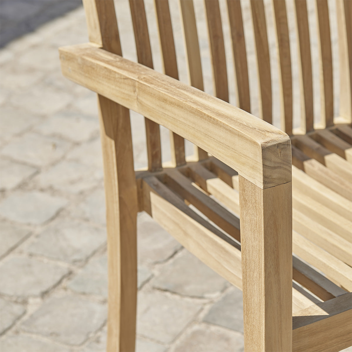 MALTE - Sillones de exterior de teca maciza apilables (juego de 2)