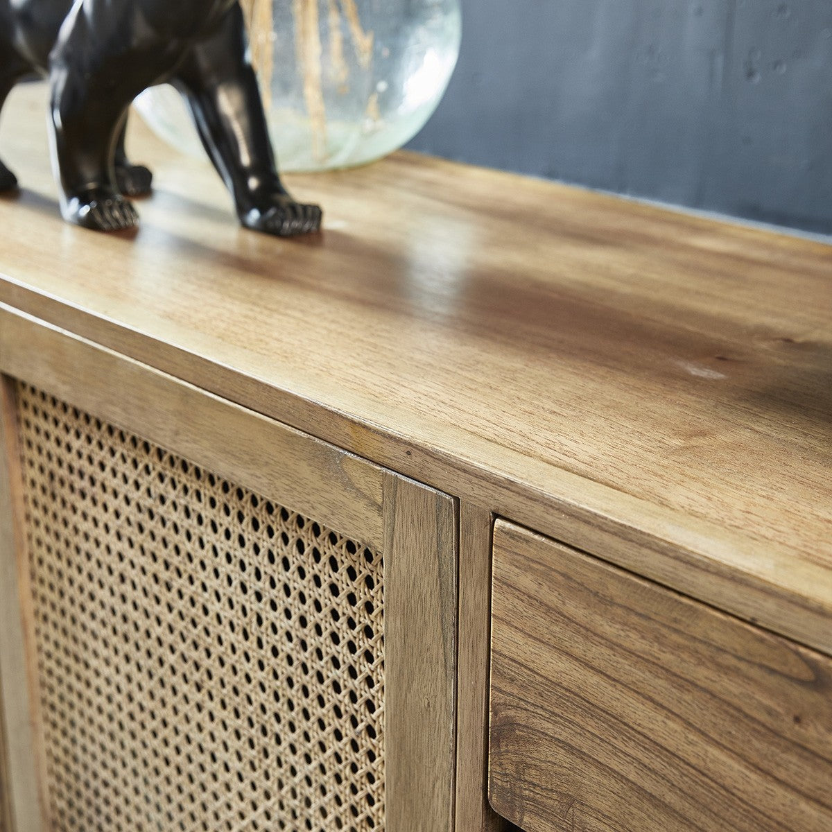 HANA - Cómoda de mindi macizo y rejilla 175 cm