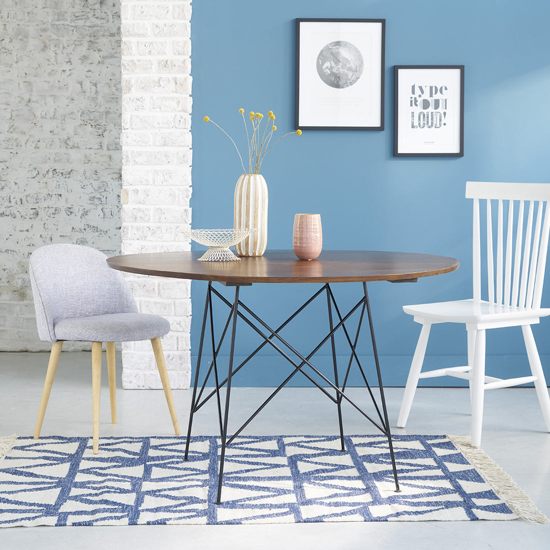 MILO - Mesa de mindi macizo acabado nogal 4 pers.