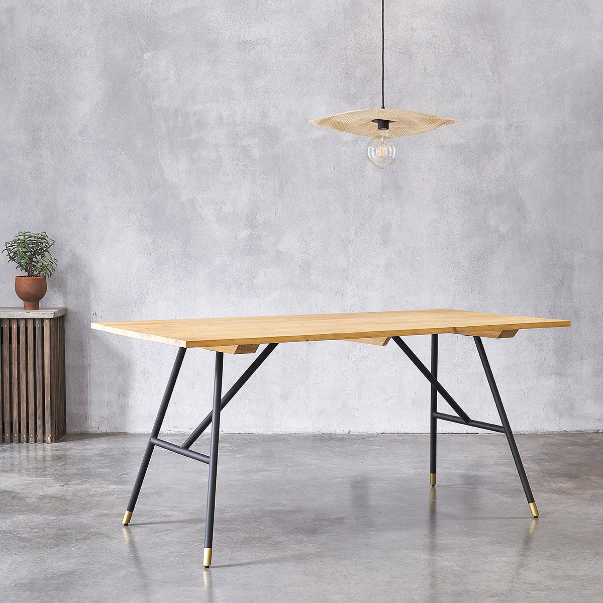 ROBIN - Mesa de pino macizo y metal para 6 pers.