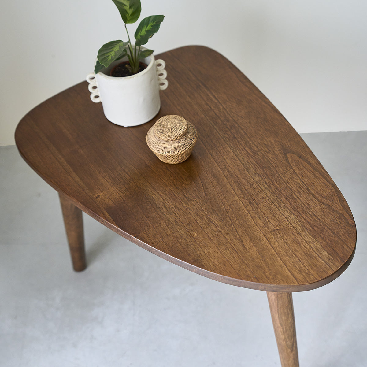 BRUNE - Mesa de centro de mindi macizo acabado nogal 62 cm