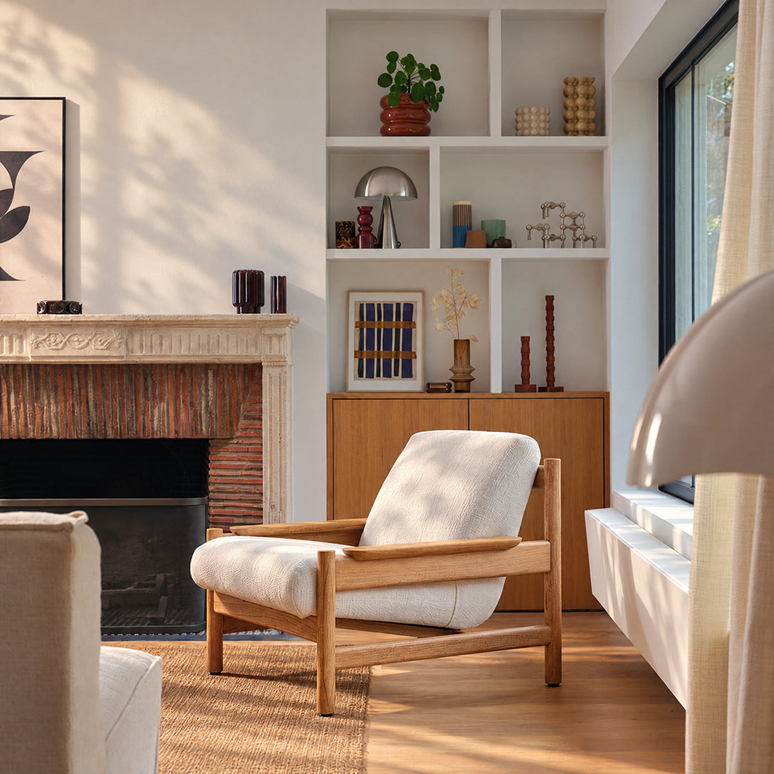 MARCEL - Sillón de madera maciza de mindi natural y tela blanca