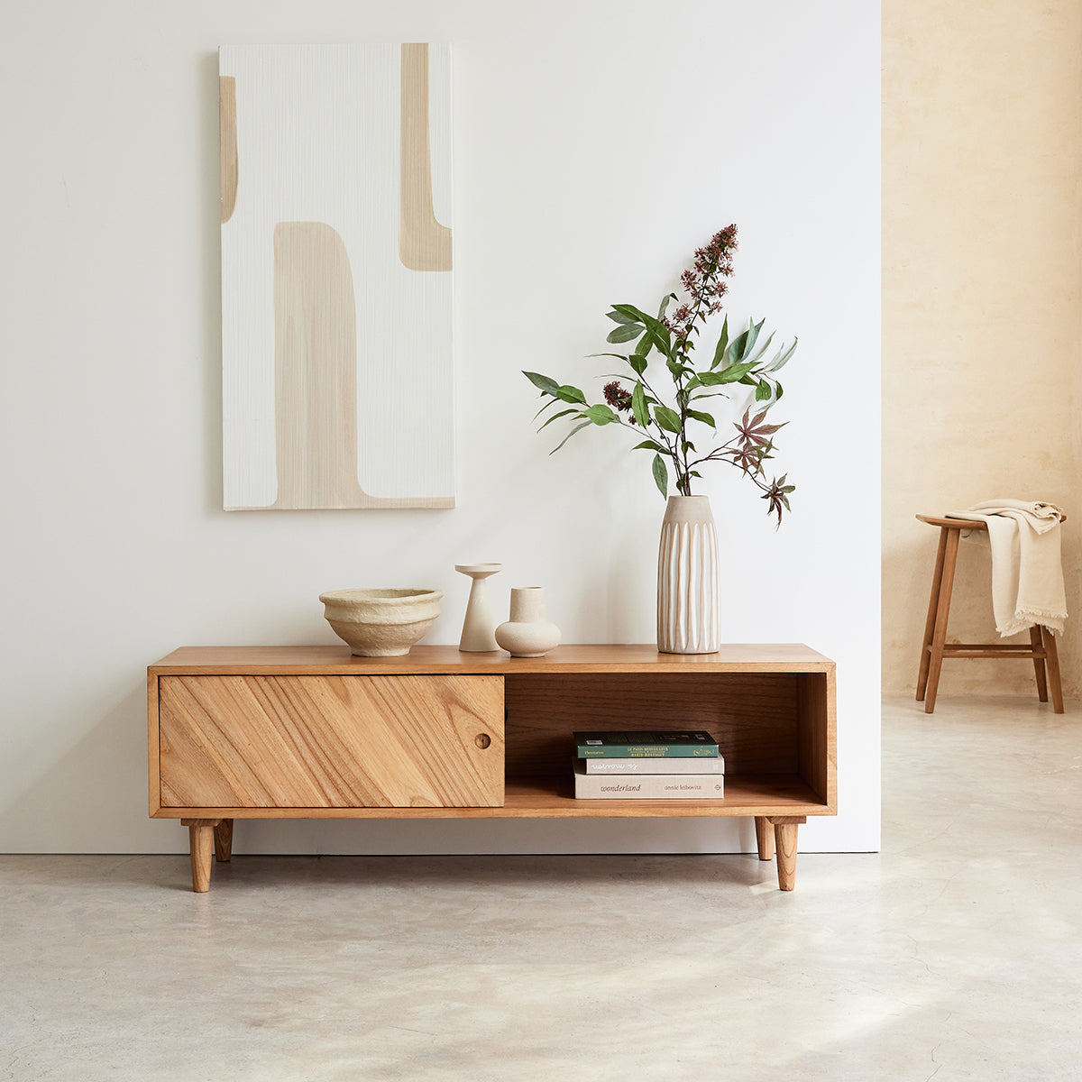 PACÔME - Mueble de TV de mindi macizo de 135 cm