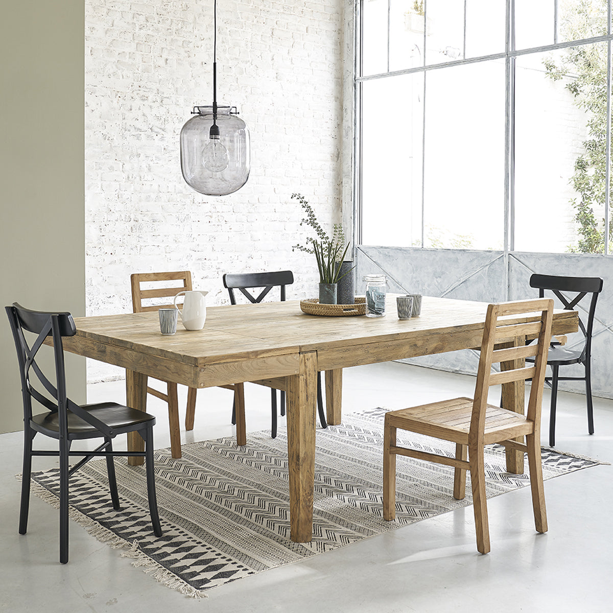 CARGO - Mesa extensible de teca maciza reciclada para 12 pers.