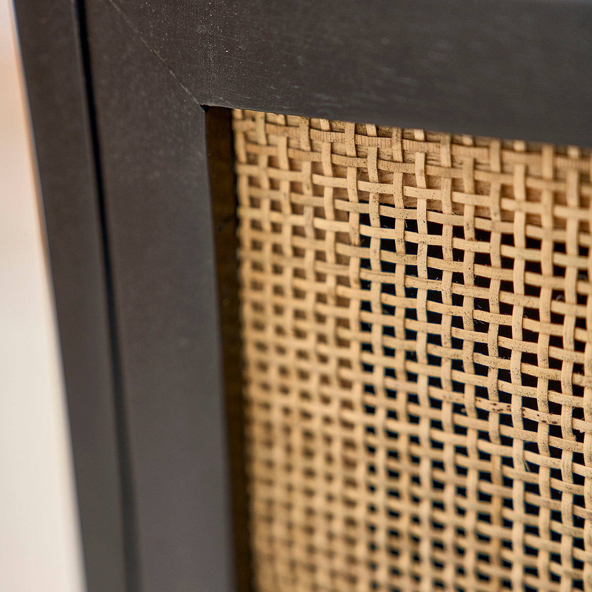 BLAISE - Cómoda de mango macizo y rejilla negra de 90 cm