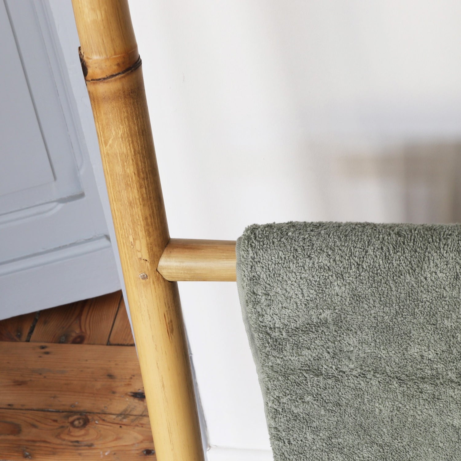 CLARA - Escalera toallero