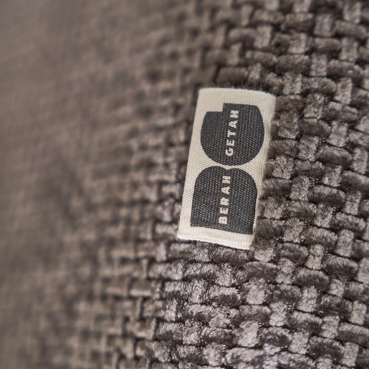 ALPHONSE - Sofá recto de 4 plazas en terciopelo trenzado moca