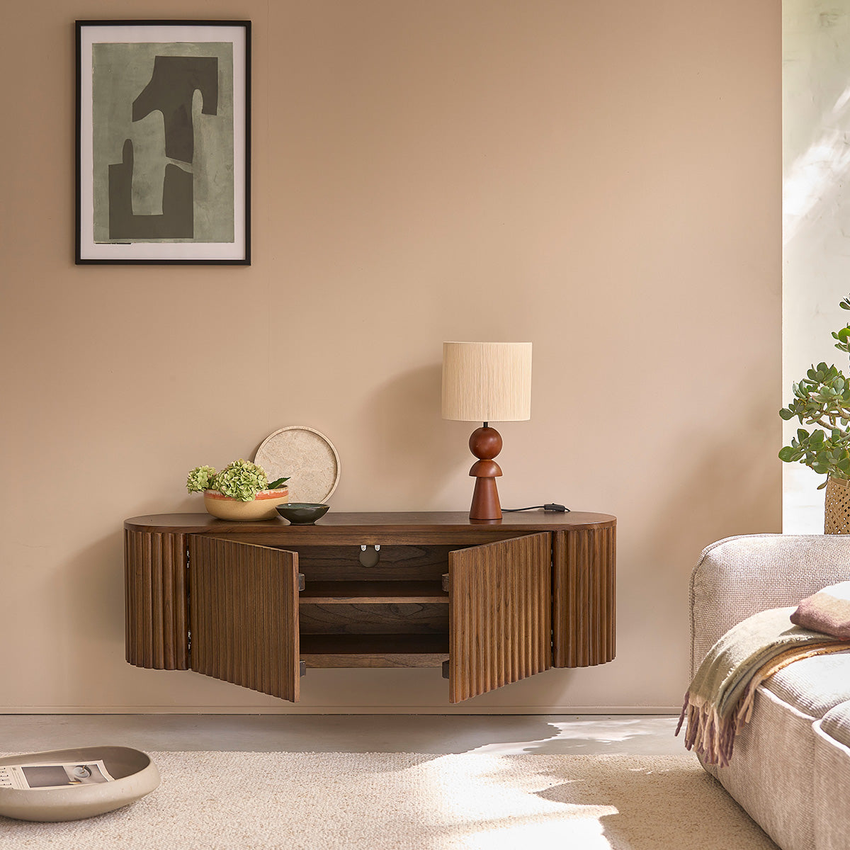 TRINIDAD - Mueble de TV suspendido de madera de mindi con acabado nogal 140 cm